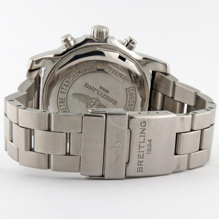 Wonderful Breitling Colt Chronograph A7338710/BB49 Mens Quartz Chronograph Wristwatch at 44mm diameter. It comes with paperworks including Chronometer Cert.