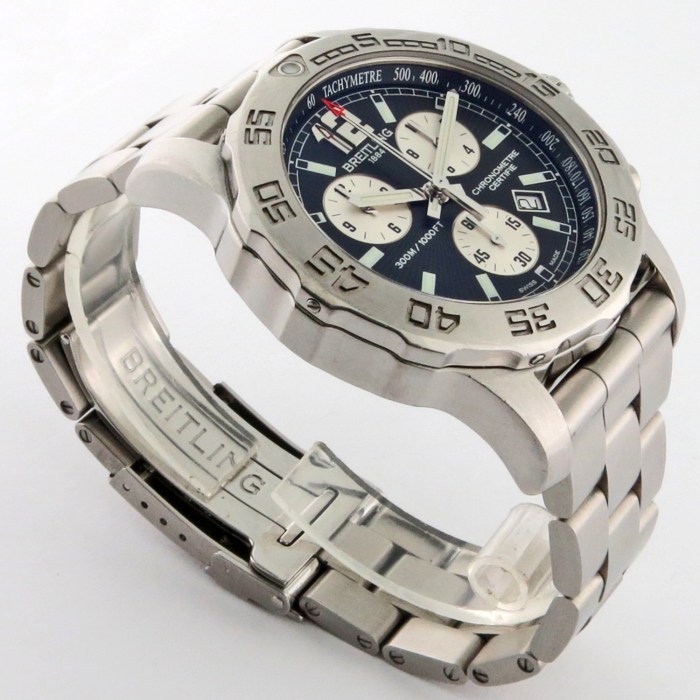 Wonderful Breitling Colt Chronograph A7338710/BB49 Mens Quartz Chronograph Wristwatch at 44mm diameter. It comes with paperworks including Chronometer Cert.