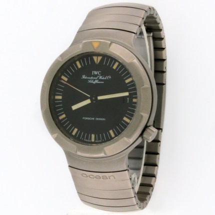 IWC PORSCHE DESIGN OCEAN 2000 Vintage Divers Watch with Full Set of Accessories. Model Reference IW3504, Diameter 42.5mm. This was the first watch ever designed to withstand 2000 meters water resistance in the 1980s. Fantastic Set with all Original Parts and Lume.