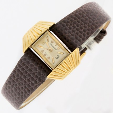 Exotic Jaeger-LeCoultre Vintage ‘Duoplan’ Ladies Wristwatch from the 1930-1940s in 18K Solid Gold. Sea-shell Shaped Case, Xtra Small 403 Movement, Circa 1930-1940s.