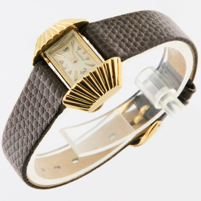 Exotic Jaeger-LeCoultre Vintage ‘Duoplan’ Ladies Wristwatch from the 1930-1940s in 18K Solid Gold. Sea-shell Shaped Case, Xtra Small 403 Movement, Circa 1930s