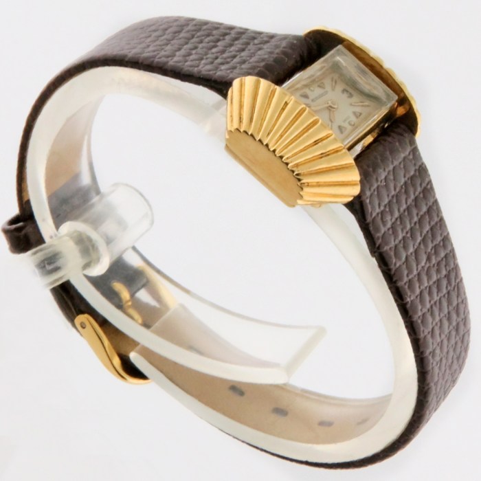Exotic Jaeger-LeCoultre Vintage ‘Duoplan’ Ladies Wristwatch from the 1930-1940s in 18K Solid Gold. Sea-shell Shaped Case, Xtra Small 403 Movement, Circa 1930s