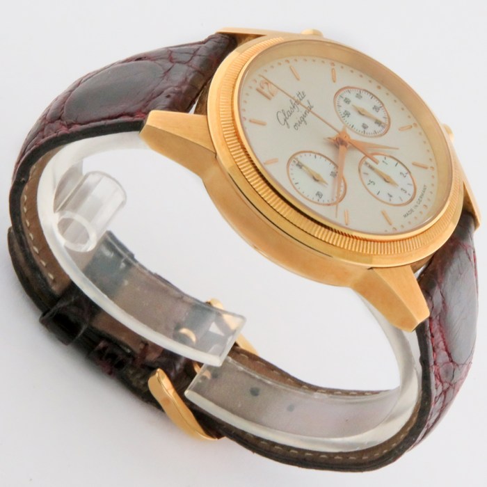 Glashütte Original Classic Jubilee Chronograph in 18K Solid Yellow Gold. Model reference is 10-66-01-01-05. 39mm Diameter. Limited Edition 750pcs