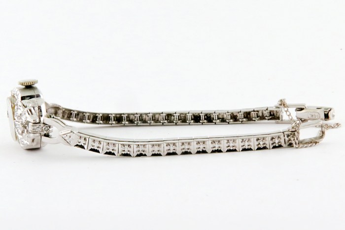 Hamilton Vintage Ladies Cocktail Watch Fully Embellished with Diamonds in 14K White Gold. Entirely Diamond Ornamented Head of Watch, 1930-1940s