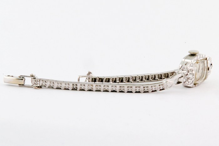 Hamilton Vintage Ladies Cocktail Watch Fully Embellished with Diamonds in 14K White Gold. Entirely Diamond Ornamented Head of Watch, 1930-1940s