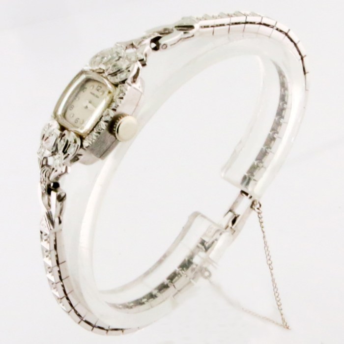 Hamilton Vintage Ladies Cocktail Watch Fully Embellished with Diamonds in 14K White Gold. Entirely Diamond Ornamented Head of Watch, 1930-1940s