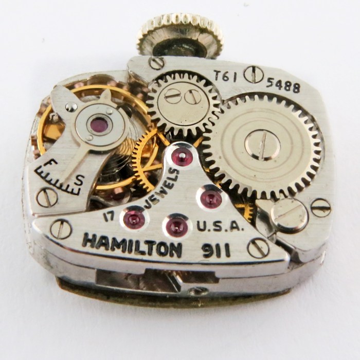 Hamilton Vintage Ladies Cocktail Watch Fully Embellished with Diamonds in 14K White Gold. Entirely Diamond Ornamented Head of Watch, 1930-1940s
