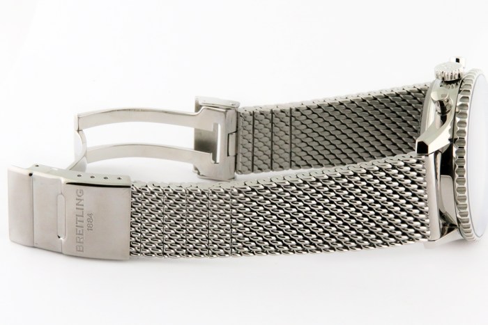 BREITLING Mens Navitimer B01 Pan Am Blue Dial Automatic Chronograph on Milanese Bracelet 43mm Stainless Steel. Retail Price (MSRP) $10,800