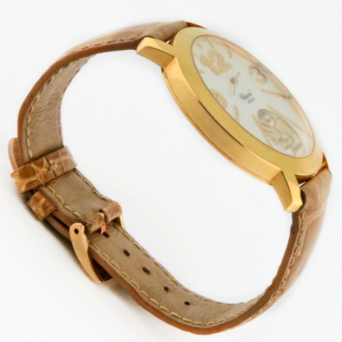 Chopard Ladies Happy Diamonds 18K Yellow Gold Factory Floating Diamonds Ladies Wristwatch Ref.207449 40mm. MSRP $14,650.