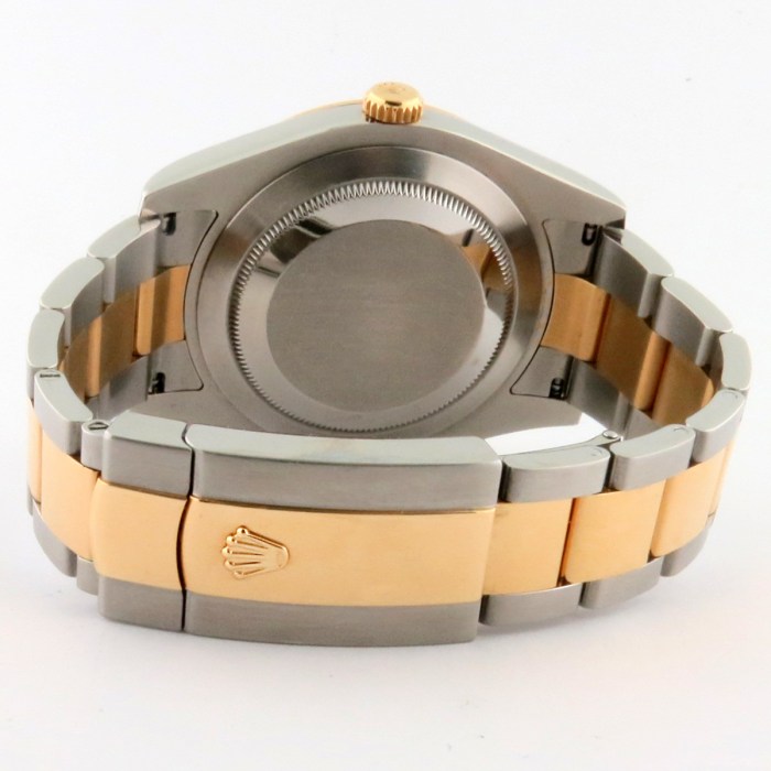 ROLEX 116333 Mens 'Wimbledon' Dial Green Markers Yellow Gold Fluted Bezel Oyster Bracelet 41mm. Circa 2015 with Guarantee Card.