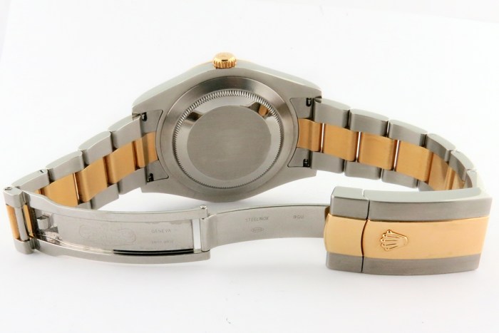 ROLEX 116333 Mens 'Wimbledon' Dial Green Markers Yellow Gold Fluted Bezel Oyster Bracelet 41mm. Circa 2015 with Guarantee Card.