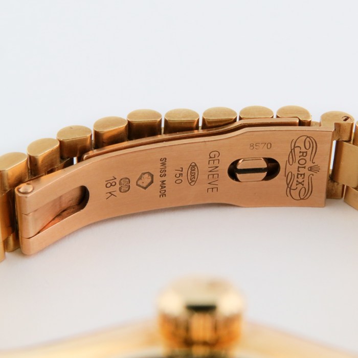 Rolex Lady Datejust President 69158 with Factory Diamond Markers/Bezel/Lugs in 18K Yellow Gold. Box & Pamphlet, Circa 1995. Diameter 26mm.
