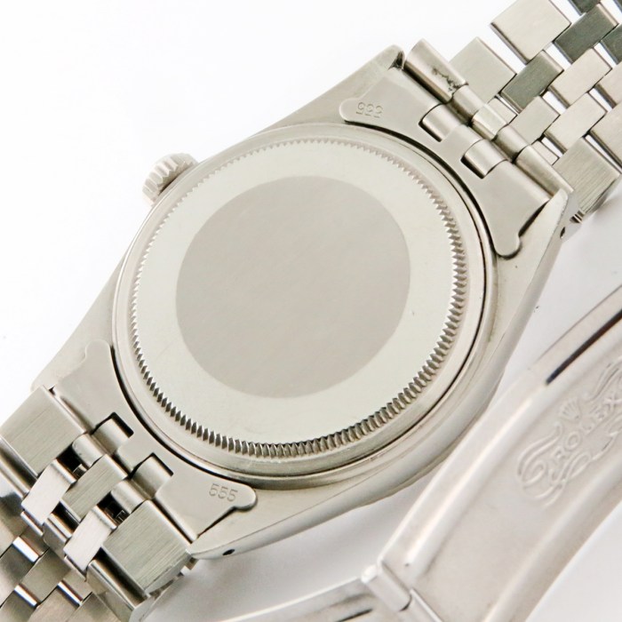Rolex Datejust 16030 Stainless Steel Mens Wristwatch from 1982 with Silver Dial and Jubilee Bracelet. 7.2 Million Serial Number, 36mm. Clean and Nice Example.