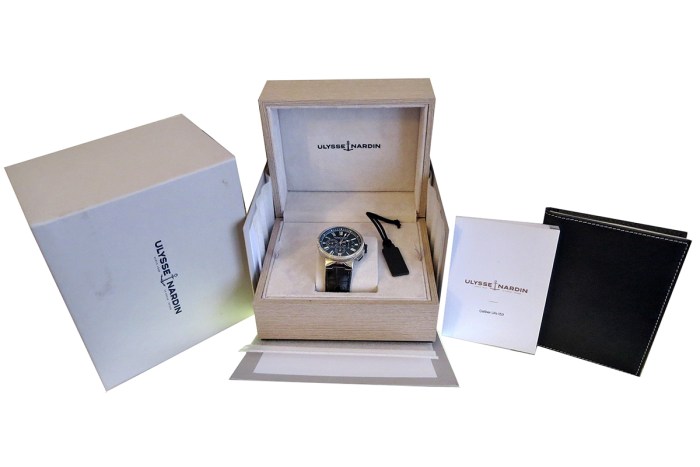 Ulysse Nardin Marine Chronograph Annual Calendar Stainless Steel Mens Wristwatch. Original Blue Sunburst Brushed Dial with Box. Ref 1533-150/43. Diameter 43mm