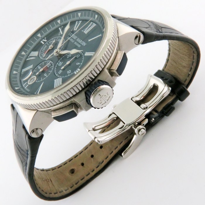 Ulysse Nardin Marine Chronograph Annual Calendar Stainless Steel Mens Wristwatch. Original Blue Sunburst Brushed Dial with Box. Ref 1533-150/43. Diameter 43mm