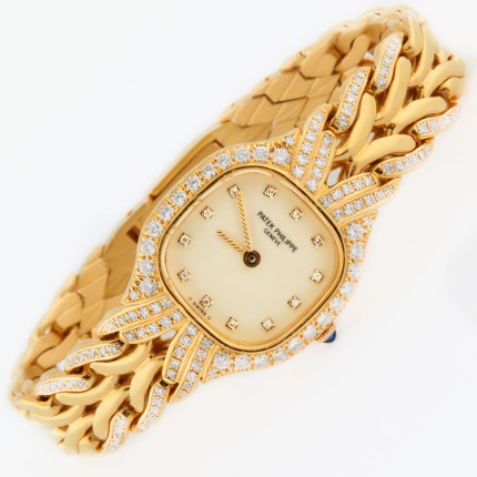 Superb Patek Philippe Ladies 'La Flamme' 18K Solid Yellow Gold Bracelet Ladies Wristwatch with Factory-Set Diamonds. Ref.4815/3. Dimensions 21.5 x 26mm. 1990s.