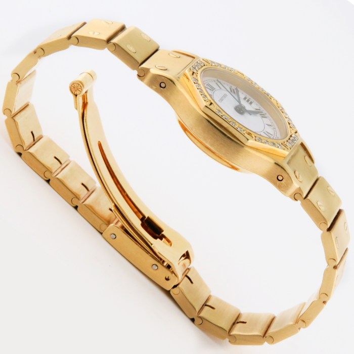 Cartier Santos Octagon 18K Gold Ladies Automatic Bracelet Watch Vintage. 25mm. Model Reference 0906 Circa Mid to Late 1980s.